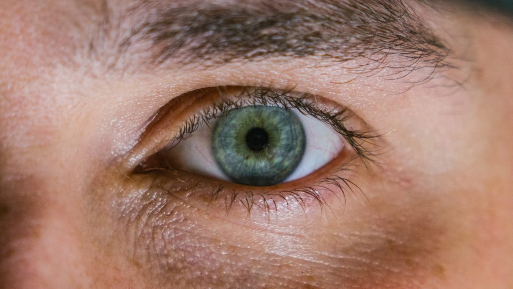 Δείτε ποια είναι τα 7 αυτοάνοσα νοσήματα που φαίνονται στα μάτια