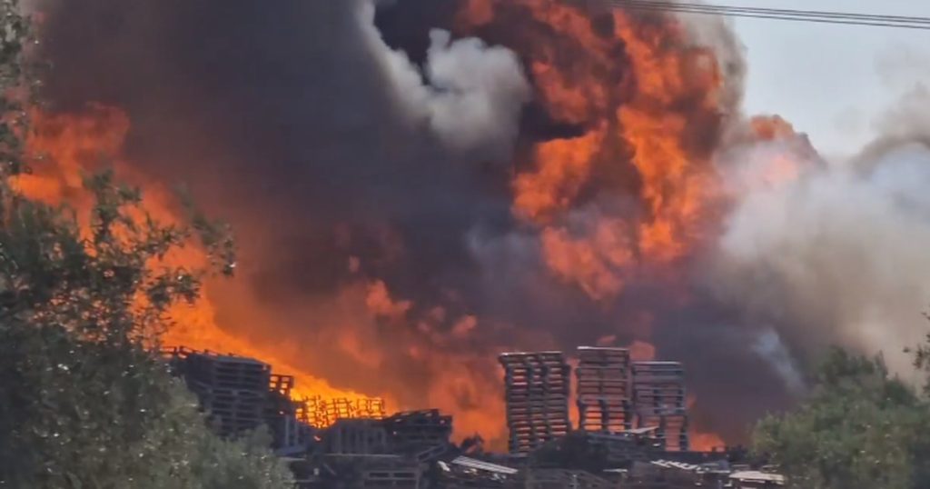 Φωτιές: 112 «κόκκινα» κτίρια σε Αττική και Κορινθία