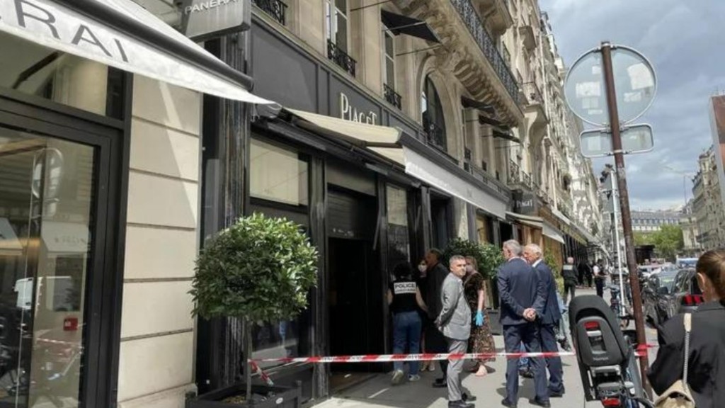 Παρίσι: Καλοντυμένοι ληστές «σήκωσαν» υπό την απειλή όπλου κοσμήματα αξίας 15.000.000 ευρώ