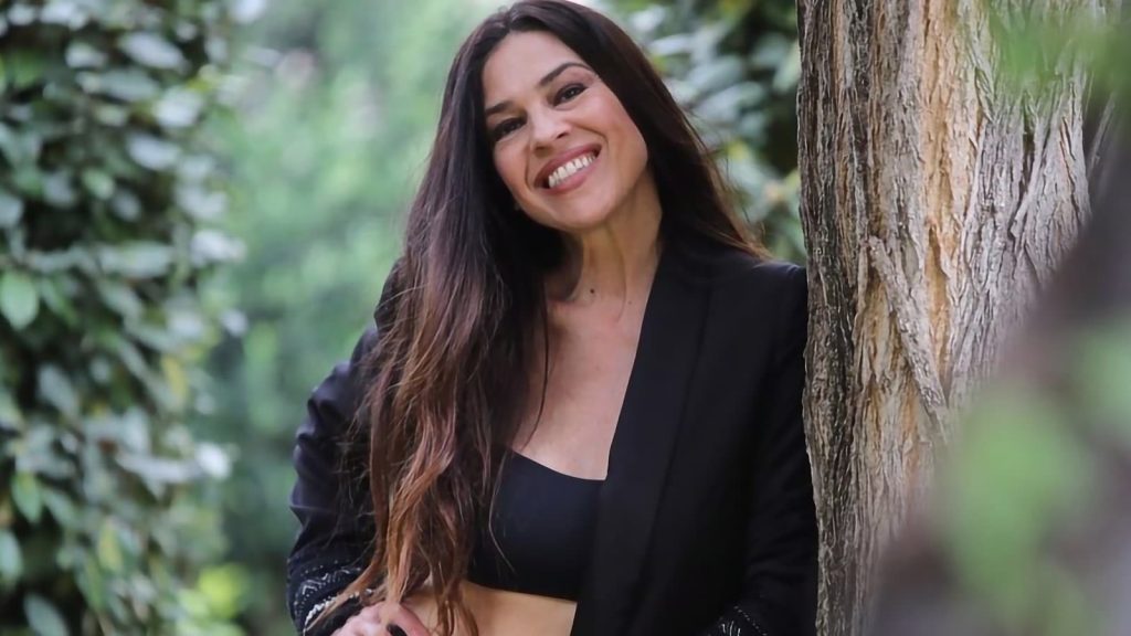 «Ξαναχτύπησε» η Ναταλία Δραγούμη – Οι νέες της φωτογραφίες με μαγιό μέσα στη θάλασσα (φώτο)