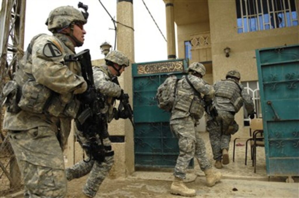 Βίντεο: Όταν οι Αμερικανοί έφερναν την «ελευθερία» στο Ιράκ εισβάλλοντας στα σπίτια οικογενειών