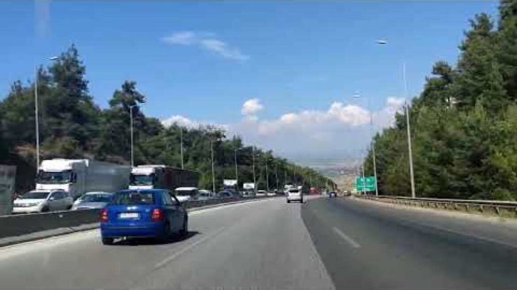 Εγνατία Οδός: Χειροπέδες στον αλλοδαπό οδηγό της νταλίκας που πήρε φωτιά στο Δερβένι