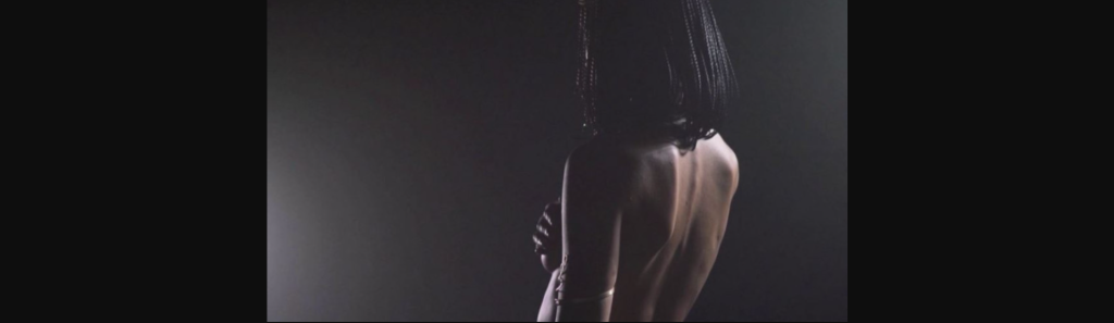 Amanda Holden: Ποζάρει σαν γυμνή Κλεοπάτρα για τη νέα της εκπομπή (φωτο)