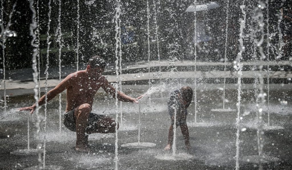 Έλληνες μετεωρολόγοι κατά Bloomberg: «Δεν προκύπτει από πουθενά η “έκρηξη” της θερμοκρασίας μετά το Δεκαπενταύγουστο»