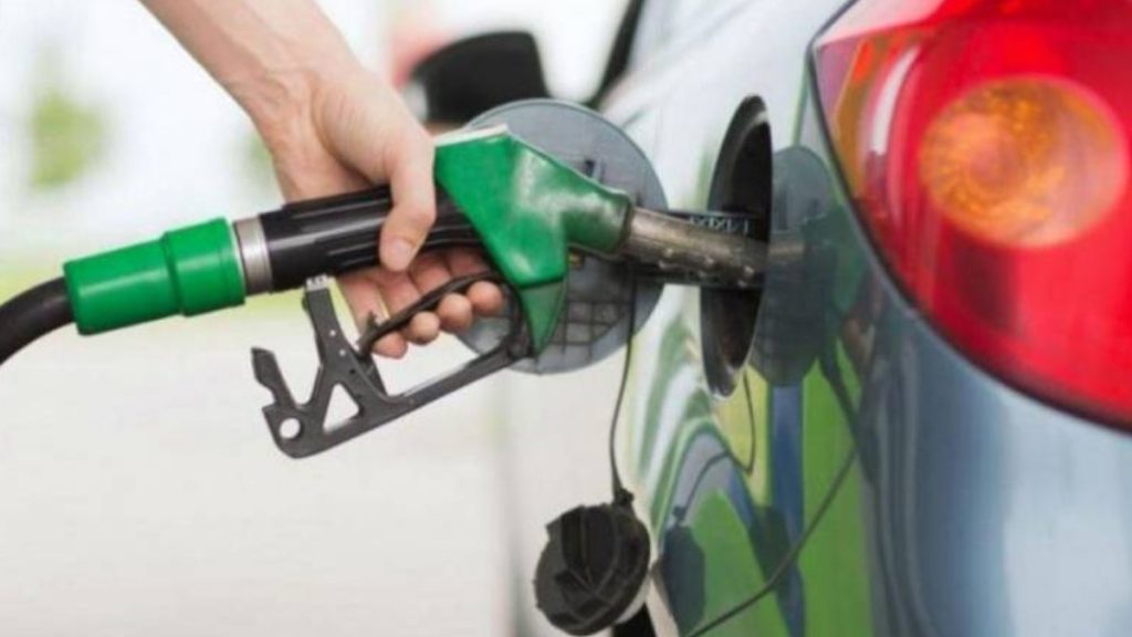 «Πονοκέφαλος» για τους οδηγούς: Ο λόγος που τραβά την ανηφόρα η τιμή της βενζίνης στα νησιά