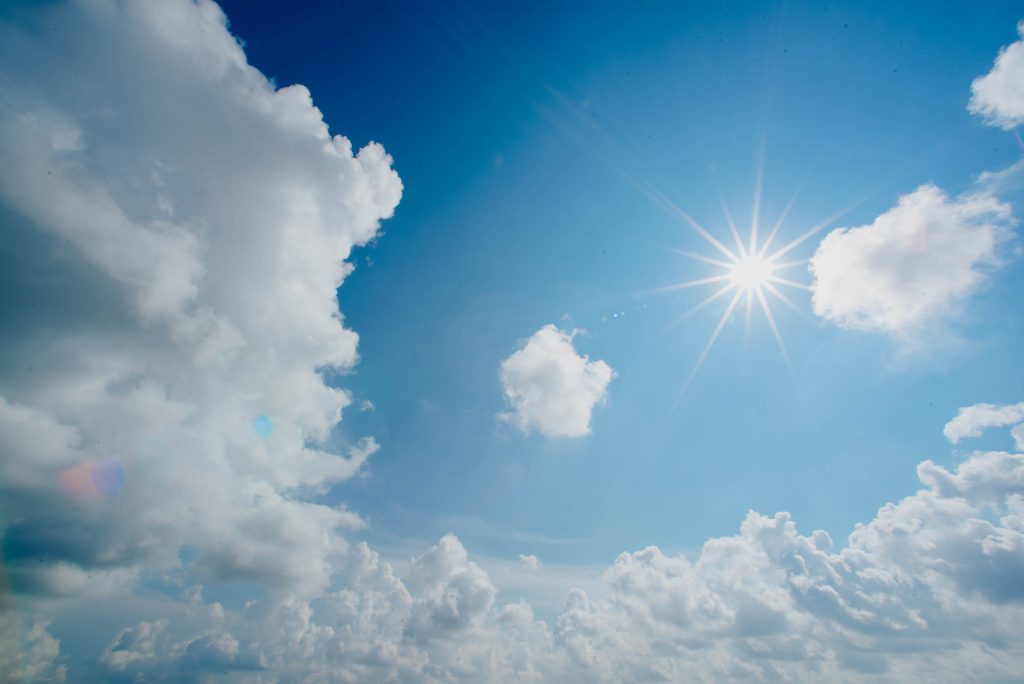 Πώς επηρεάζει το φως του ήλιου τη ψυχική μας διάθεση;