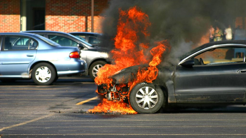 Δείτε ποιοι είναι οι λόγοι που αυξάνουν τον κίνδυνο φωτιάς στο αυτοκίνητο – Τα ύποπτα σημάδια