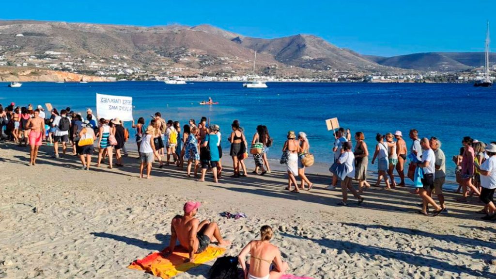Κολοσσιαίες διαστάσεις λαμβάνει το «Κίνημα της Πετσέτας»: Οι πολίτες διεκδικούν να πάρουν πίσω τις παραλίες