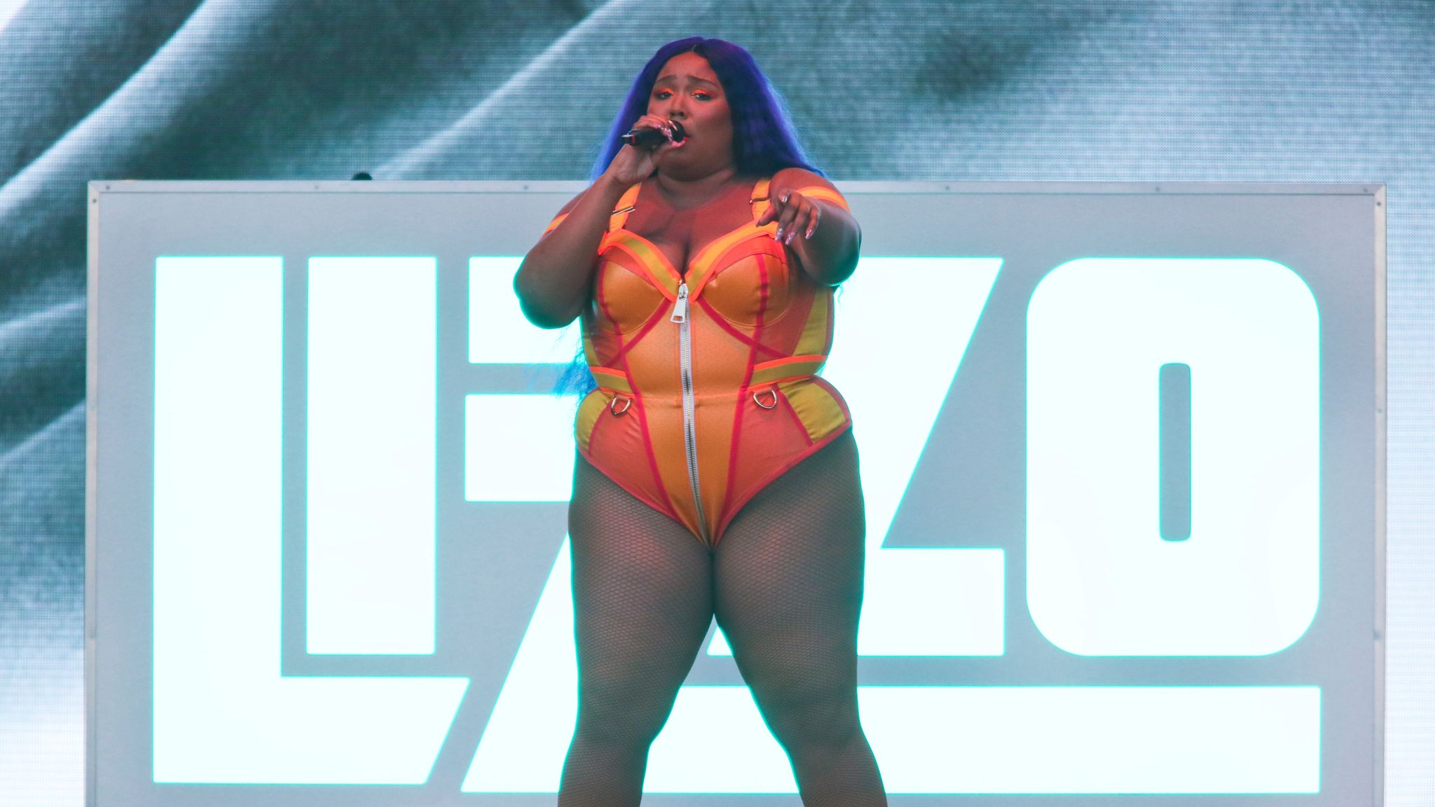 Lizzo: Μήνυση για παρενόχληση από πρώην χορεύτριές της – Τις ανάγκαζε να συμμετέχουν σε σεξουαλικά σόου