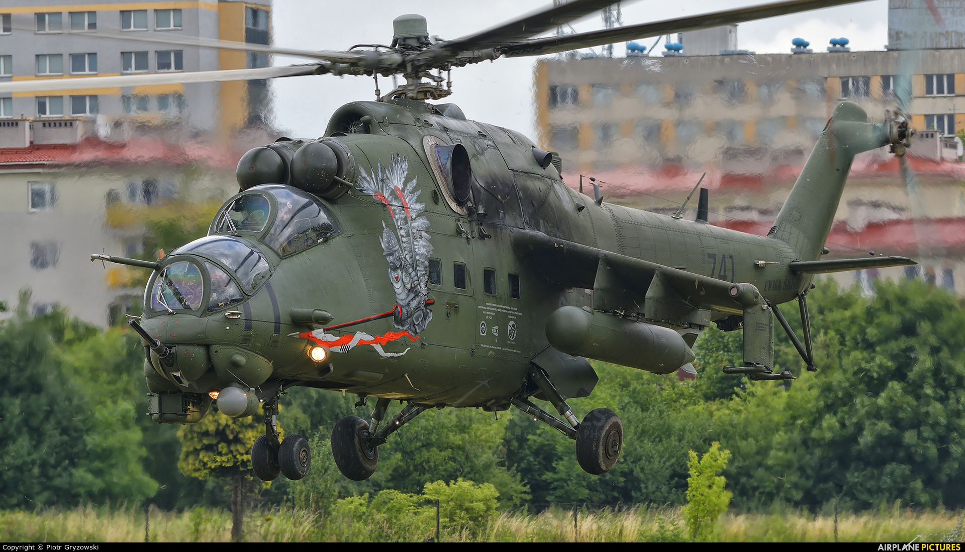 Η Πολωνία στέλνει επιθετικά ελικόπτερα στα σύνορα με την Λευκορωσία: «Δεν θα διστάσουν να χρησιμοποιήσουν τα όπλα»