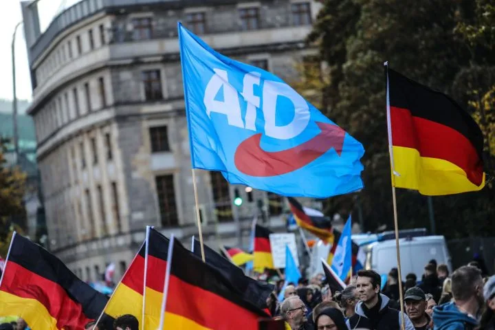 Γερμανία: Παγιώνεται ως δεύτερη δύναμη η σκληρή δεξιά AfD, σύμφωνα με νέα δημοσκόπηση