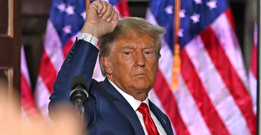 Ν.Τραμπ: «Οι Δημοκρατικοί με φοβούνται – Εργαλειοποιούν την Δικαιοσύνη για να μην με βρουν απέναντι»