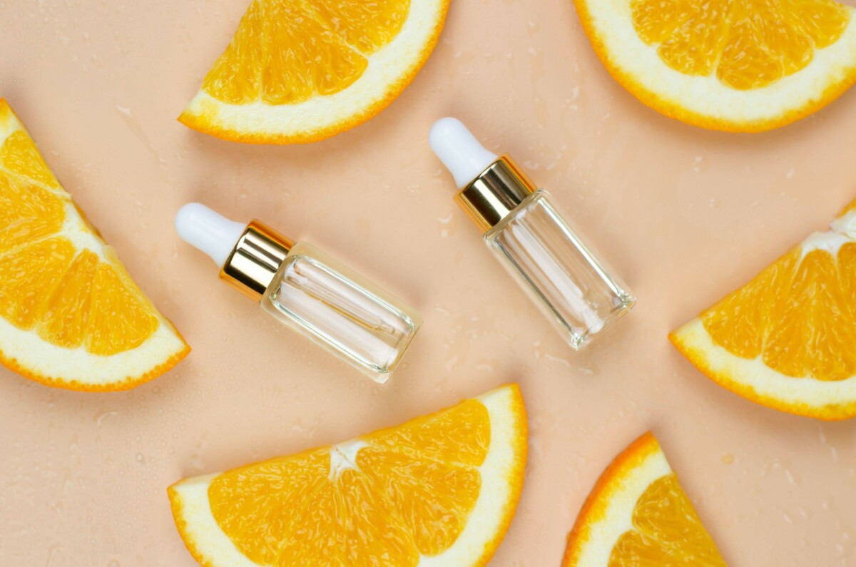 Αυτοί είναι οι λόγοι για να προσθέσεις serum βιταμίνης C στην καθημερινή ρουτίνα περιποίησής σου