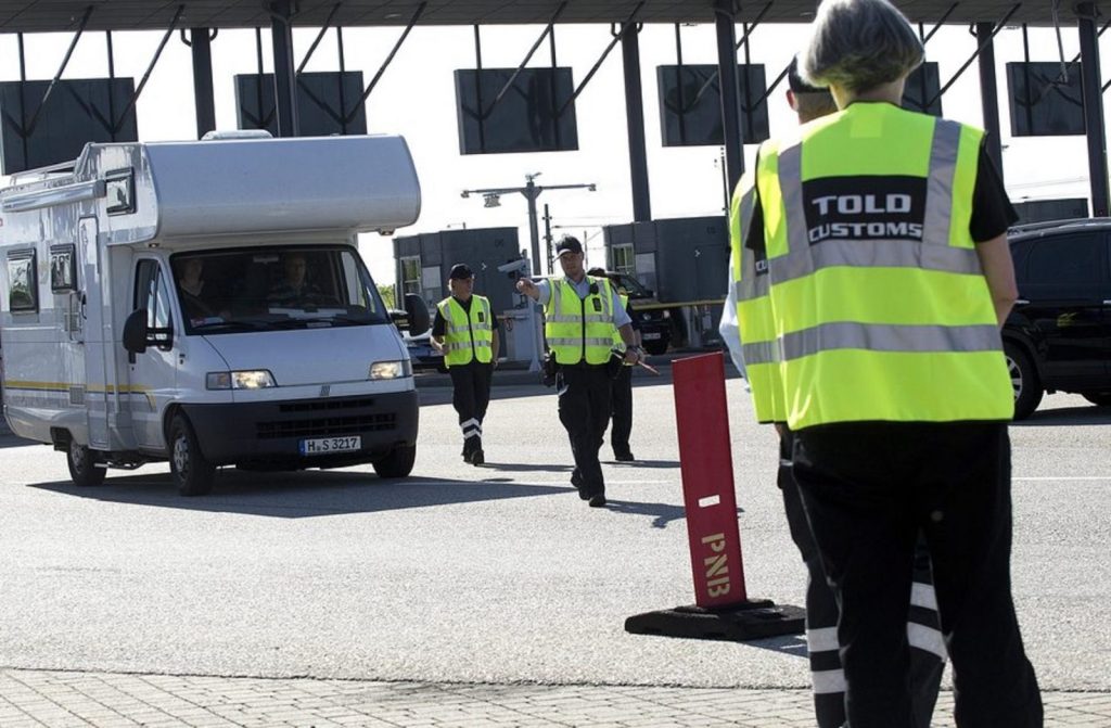 Τους ελέγχους στα σύνορα ενισχύει η Δανία μετά τις διαδηλώσεις που περιλάμβαναν κάψιμο του Κορανίου