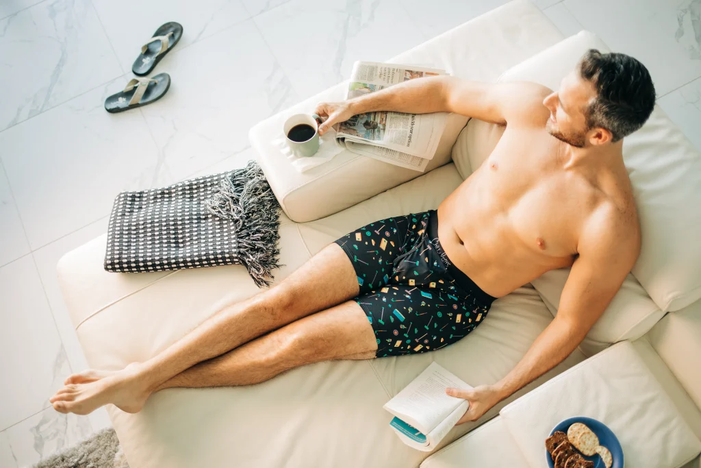 Mάρκα εσωρούχων αποκαλύπτει: Αυτός είναι ο πραγματικός λόγος που τα μποξεράκια έχουν τρύπα στο μπροστινό μέρος