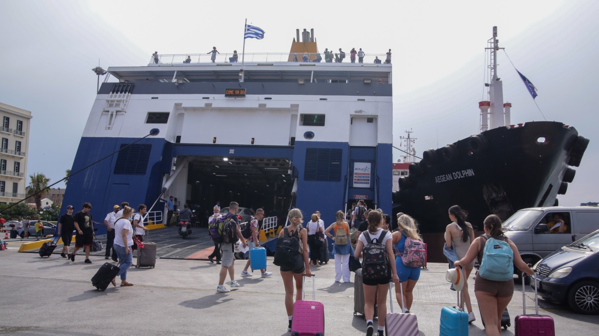 Αυξημένη η κίνηση στα λιμάνια Πειραιά, Ραφήνας και Λαυρίου – Συνεχίζεται η μεγάλη έξοδος των αδειούχων του Αυγούστου