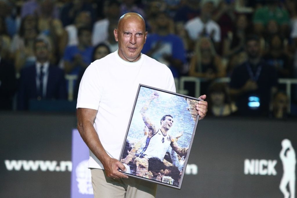 Νίκος Γκάλης: Σήκωσε ξανά το τρόπαιο του Eurobasket 1987
