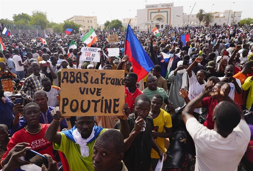 Οι ΗΠΑ «αναστέλλουν» προγράμματα βοήθειας στον Νίγηρα