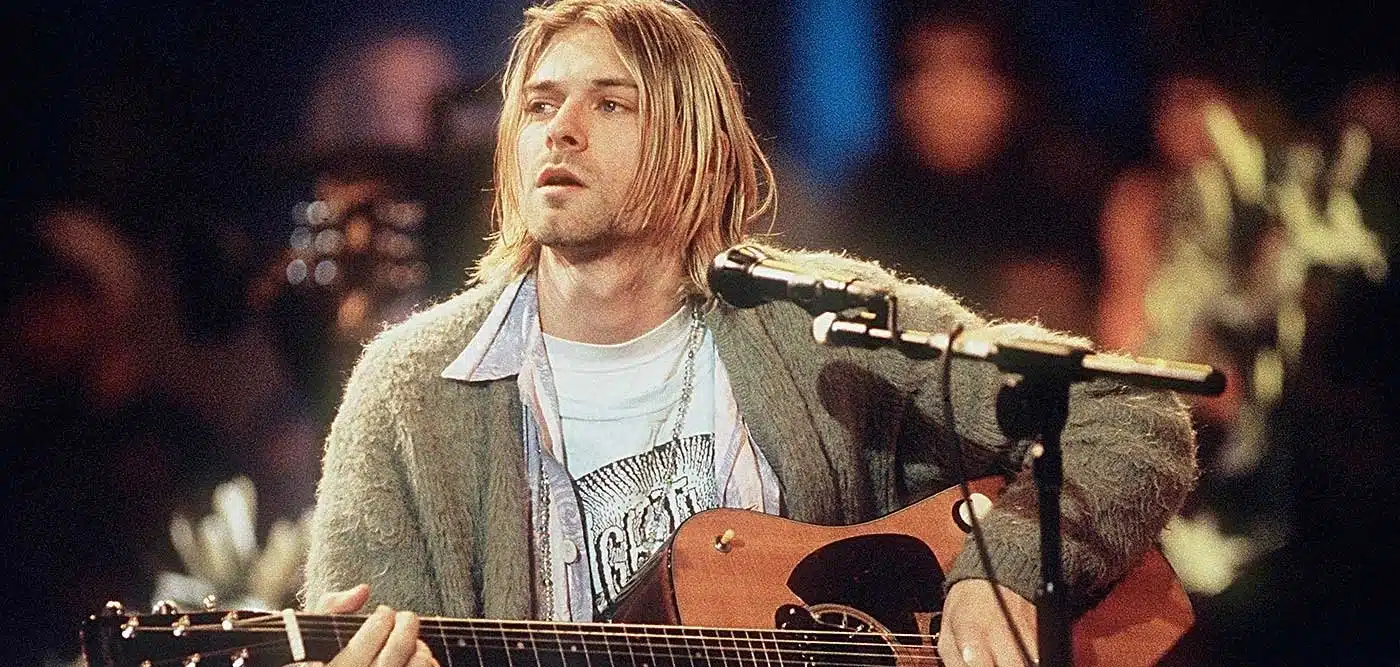 Στο «σφυρί» η κιθάρα που χάραξε και υπέγραψε ο Κερτ Κομπέιν το 1985