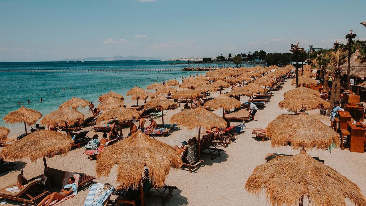 Έφτασε και στη Χαλκιδική το «Κίνημα της Πετσέτας»: Δύο συγκεντρώσεις σε παραλίες