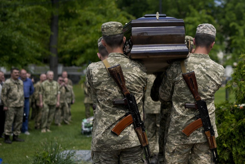 Ρωσικό ΥΠΑΜ: «Οι Ουκρανοί έχουν 43.000 νεκρούς από την έναρξη της αντεπίθεσης»