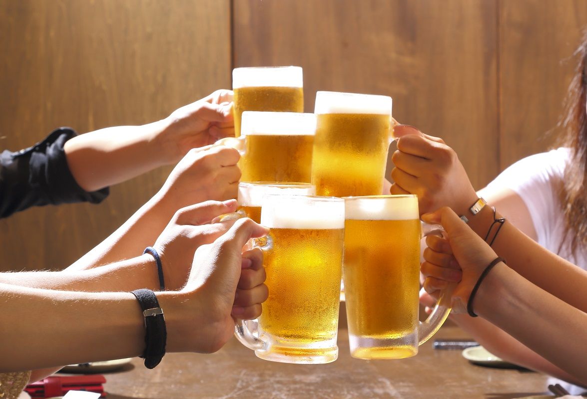 Με αυτά τα τέσσερα κολπάκια θα παγώσεις γρήγορα και εύκολα την μπύρα σου