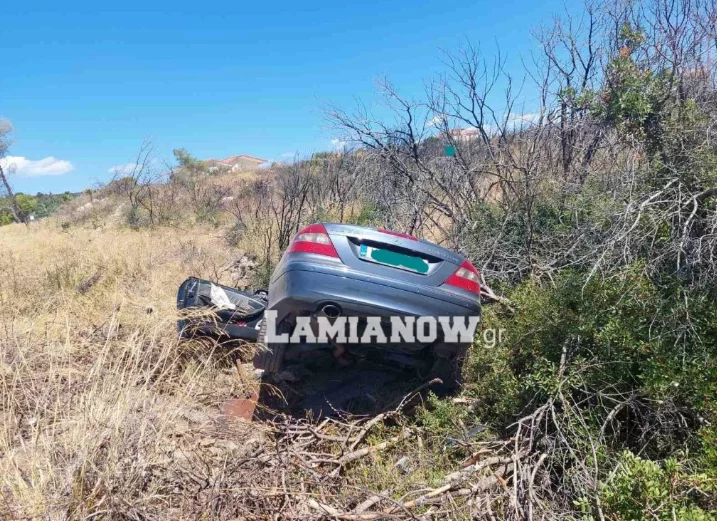 Φθιώτιδα: Δύο ΙΧ συγκρούστηκαν πλαγιομετωπικά στην περιοχή του Θεολόγου (φωτο)
