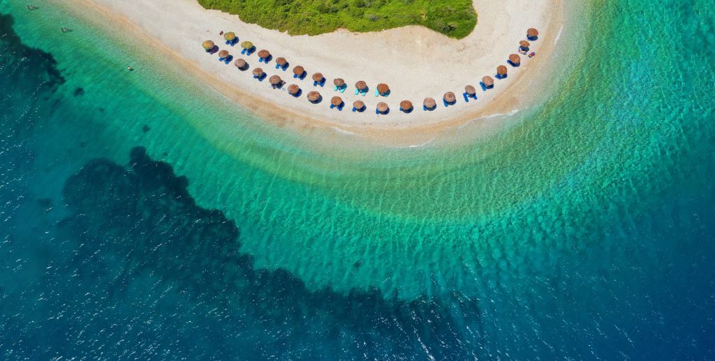 Άγιος Δημήτριος: Η ονειρική παραλία στην Αλόννησο η οποία θα σας «πάρει τα μυαλά» (φώτο)