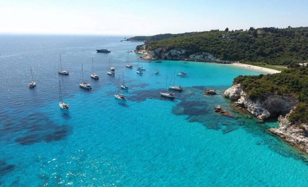 Βουτούμι: Η ονειρική παραλία στους Αντίπαξους που θα σε «μαγέψει» με την ομορφιά της (φώτο)