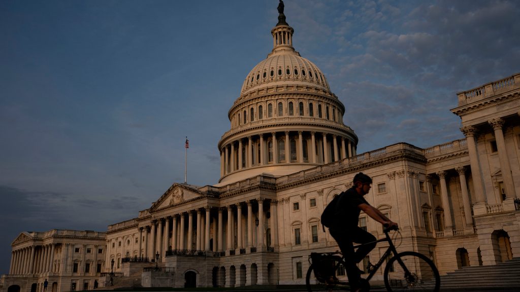 Η Moody’s «χτυπά» το τραπεζικό σύστημα στις ΗΠΑ: Υποβάθμισε το αξιόχρεο δέκα τραπεζών