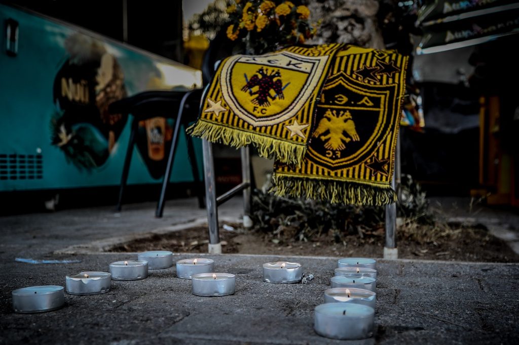 Το πανό των φιλάθλων της ΑΕΚ για τον 22χρονο που δολοφονήθηκε από Κροάτες χούλιγκανς – «Μάικ ψυχάρα για πάντα ΑΕΚάρα»