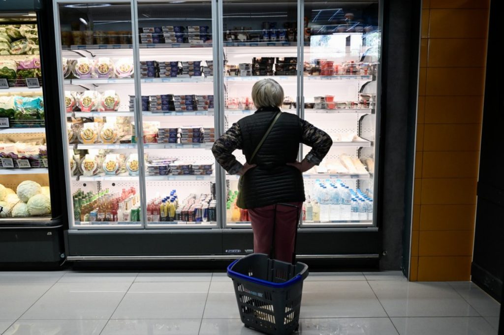 Με την «πλάτη στον τοίχο» οι Έλληνες καταναλωτές: Στα ύψη τα τρόφιμα – Διπλασιασμός τιμών στα οπωροκηπευτικά