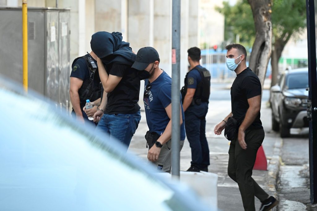 Νέα Φιλαδέλφεια: Στο «μικροσκόπιο» της ΕΛ.ΑΣ τα κινητά των νεοναζί χούλιγκαν