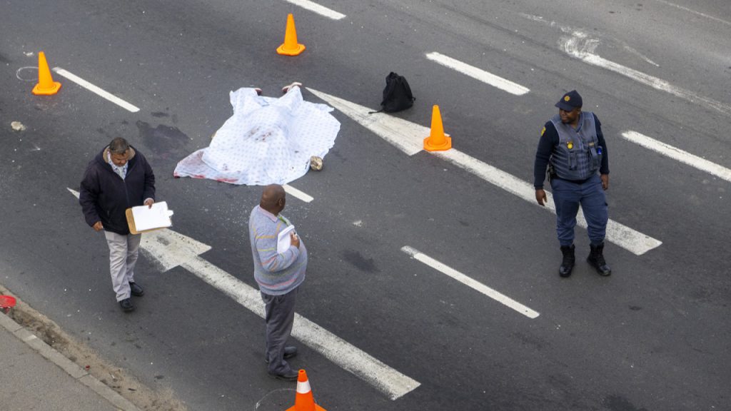 Ν. Αφρική: Χάος στο Κέιπ Τάουν – Πέντε νεκροί σε διαδηλώσεις οδηγών ταξί (βίντεο)