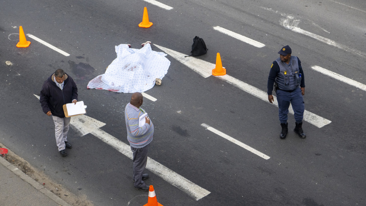 Ν. Αφρική: Χάος στο Κέιπ Τάουν – Πέντε νεκροί σε διαδηλώσεις οδηγών ταξί (βίντεο)