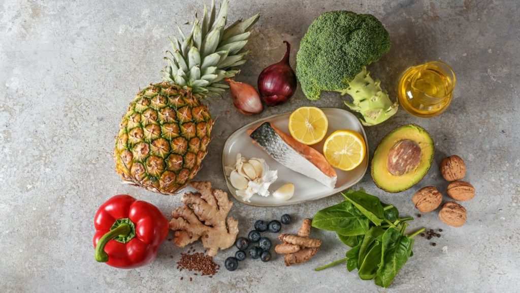 Αντιφλεγμονώδης δίαιτα: Τι περιλαμβάνει – Τα οφέλη της για την υγεία μας