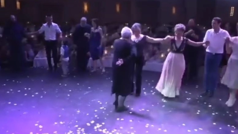 Γιαγιά 96 ετών χορεύει Κρητικούς χορούς και «τρελαίνει» το διαδίκτυο (βίντεο)