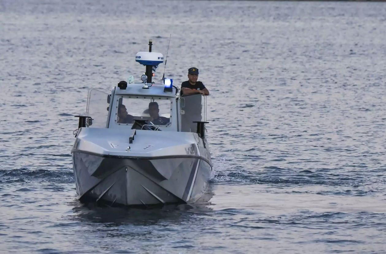 Χίος: Καταδίωξη ύποπτου σκάφους που ήρθε από την Τουρκία – Συνελήφθησαν πέντε επιβαίνοντες