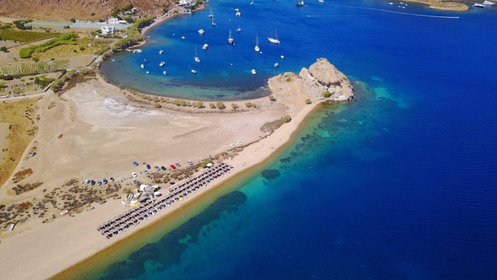 Πάτμος: Η παραλία με τα κρυστάλλινα νερά που θα σας «μαγέψει»