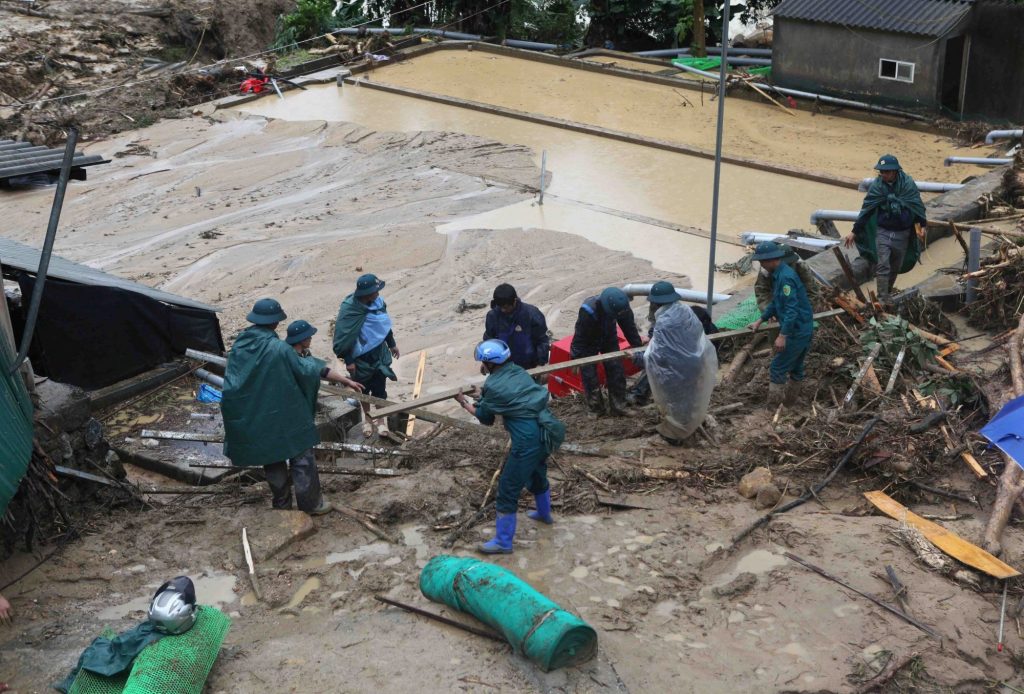 Βιετνάμ: Φονικές πλημμύρες άφησαν πίσω τους 11 νεκρούς