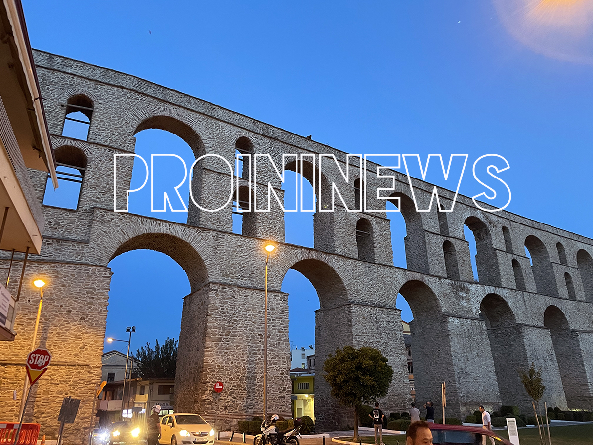 Καβάλα: Νεαρός Ρομά απειλεί να πέσει από τις καμάρες (βίντεο)