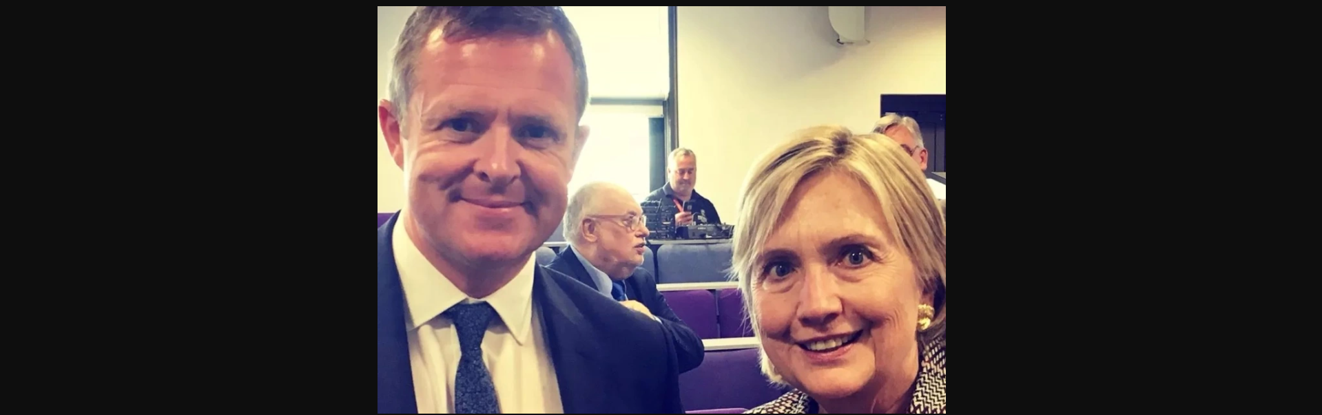 Όταν η Χίλαρι Κλίντον έκανε «προξενιό» σε ομοφυλόφιλο Ουαλό πολιτικό με έναν… «παγκόσμιο ηγέτη»