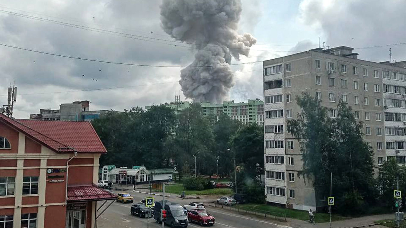 Βίντεο: Τρομακτική έκρηξη σε εργοστάσιο σε προάστιο της Μόσχας! – Νέα ουκρανική επίθεση με drones