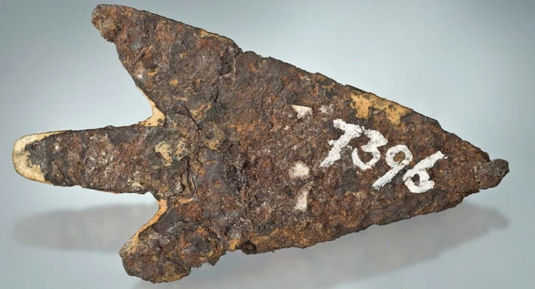 Ελβετία: Αρχαιολόγοι ανακάλυψαν βέλος 3.000 ετών που κατασκευάστηκε από μετεωρίτη