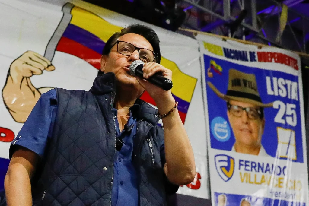 Η στιγμή που ένοπλος δολοφονεί τον υποψήφιο για την προεδρία του Ισημερινού Φερνάντο Βιγιαβιτσένσιο (βίντεο)