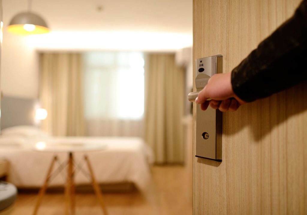 Σπείρα «ξάφριζε» τα δωμάτια τουριστών στη Ρόδο: Εξιχνίασαν 17 διαρρήξεις – Μία σύλληψη