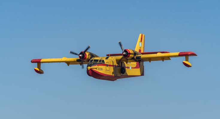 CL-215 πετάει με έναν μόνο κινητήρα (βίντεο)