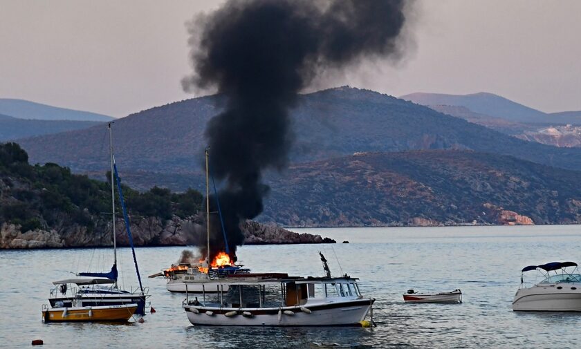 Γύθειο: Φωτιά σε σκάφος – Σώοι οι τρεις επιβαίνοντες