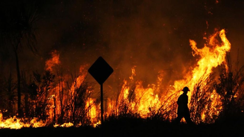 Ανεξέλεγκτα τα πύρινα μέτωπα στη Χαβάη: Γιατί οι φετινές πυρκαγιές είναι μεγαλύτερες από το συνηθισμένο
