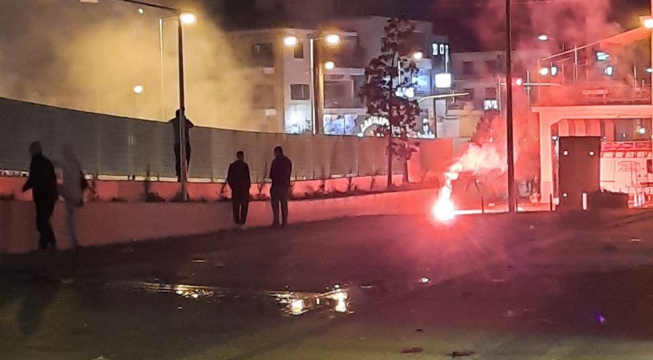 Οργή: Επίθεση σε καφετέρια οπαδού του Παναθηναϊκού ο οποίος είχε συλληφθεί στη Ν.Φιλαδέλφεια μετά την δολοφονία Μ.Κατσουρή